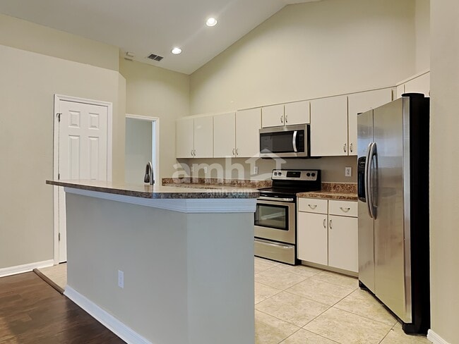 Building Photo - 9302 Dresden Pl