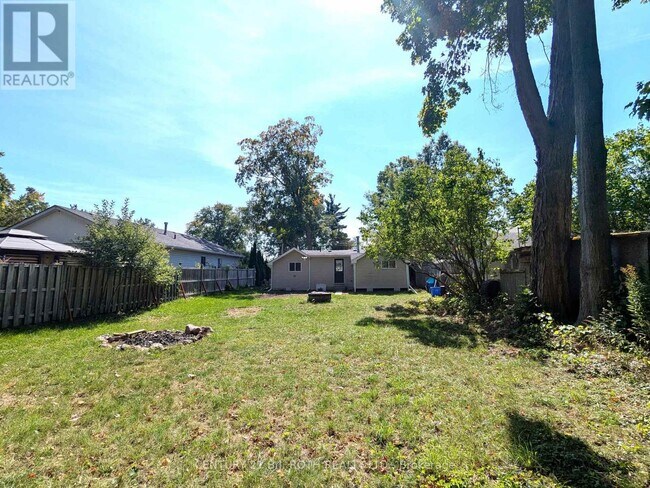 Photo du bâtiment - 696 Hastings Ave