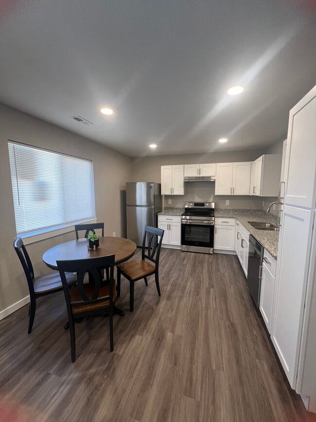 Building Photo - 444 Wood Ave