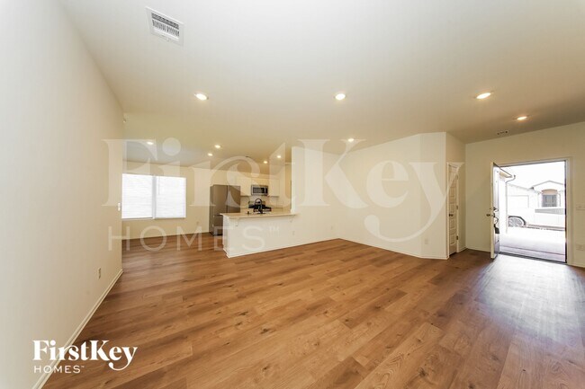 Building Photo - 441 Labelle Ln