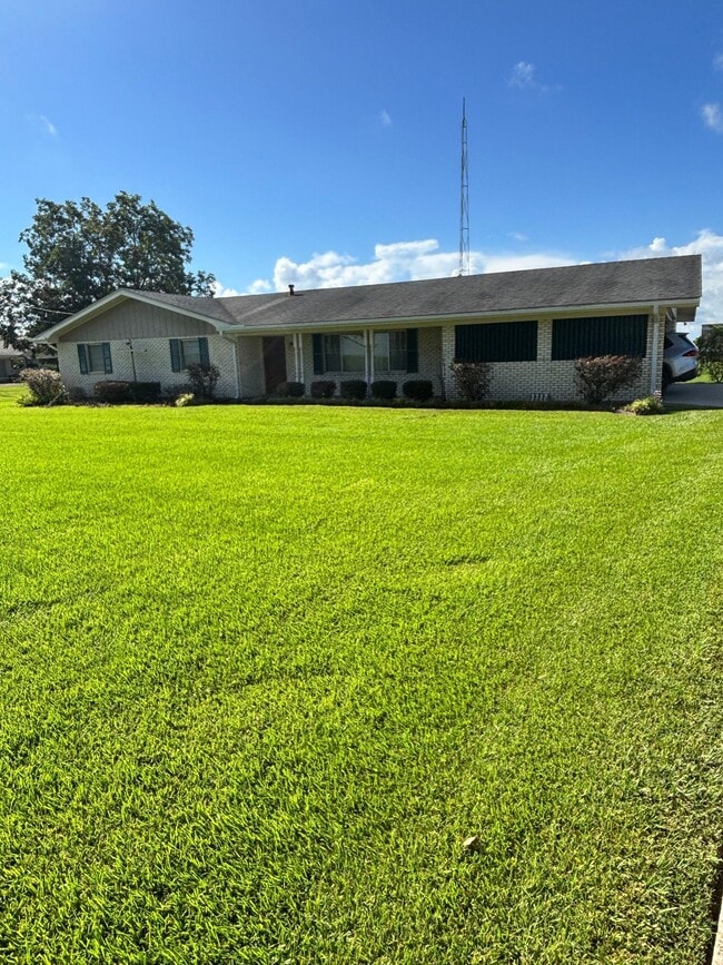 Building Photo - 1710 Lake Dauterive Rd
