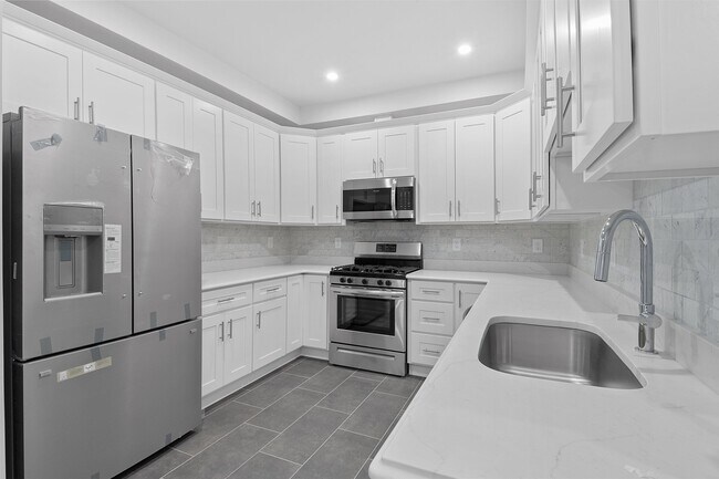 Foto del edificio - 311-315-315 West Side Ave