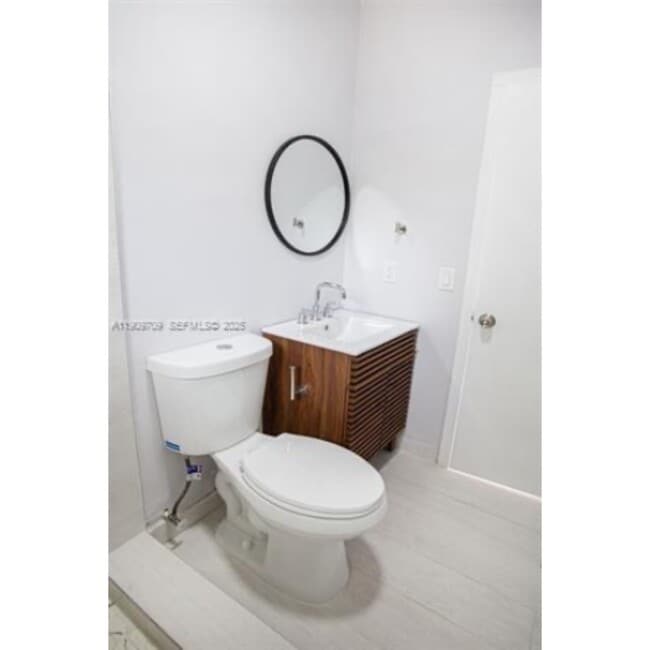 Foto del edificio - 2424 NW 7th Ct