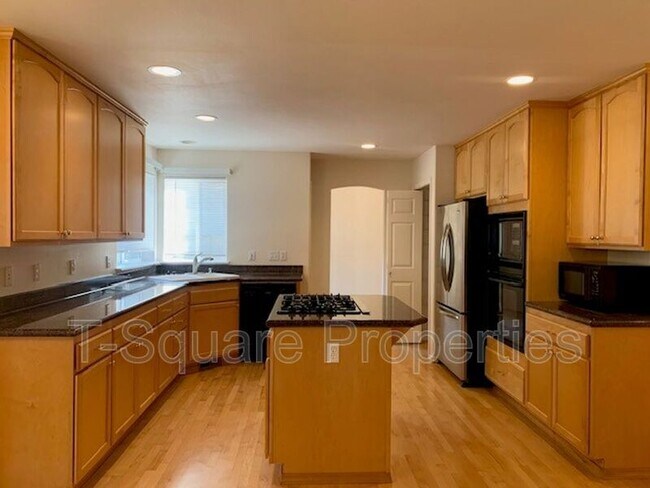 Foto del edificio - 534 234th Pl NE