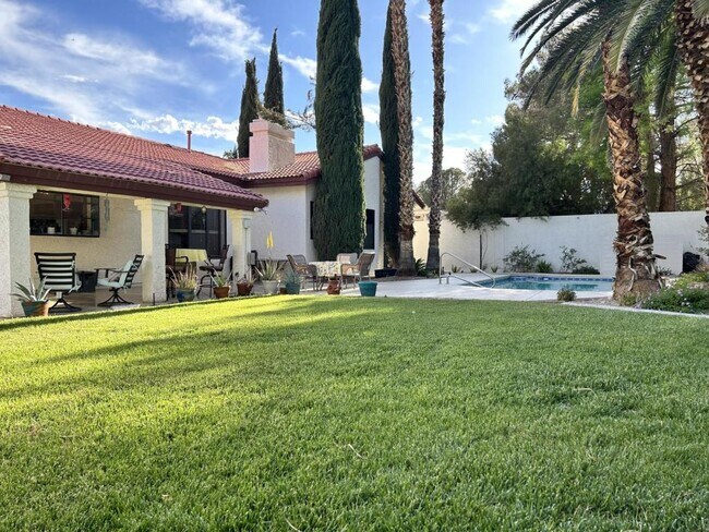 Foto del edificio - 7512 Dry Pines Cir