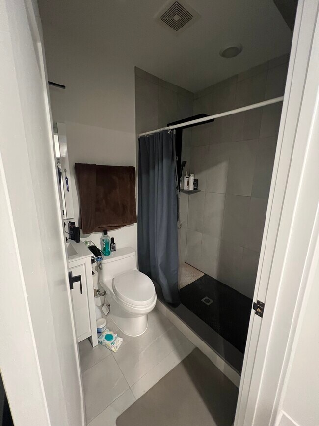 Foto del edificio - 1610 W Montgomery Ave