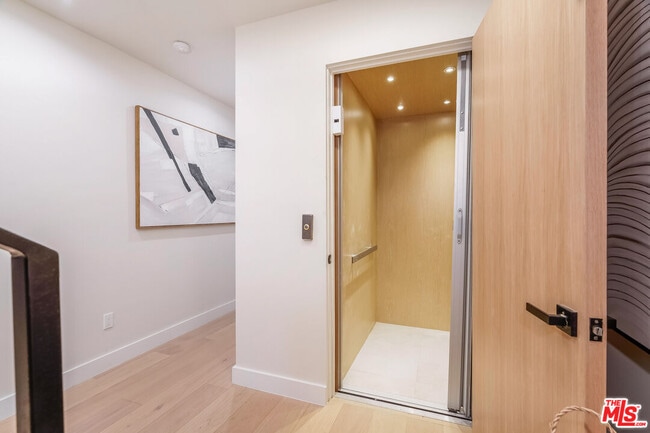 Building Photo - 11653 Missouri Ave