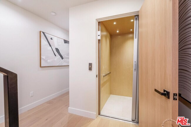 Foto del edificio - 11653 Missouri Ave