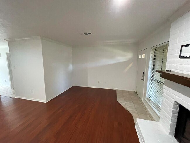 Building Photo - 17714 Kings Park Ln