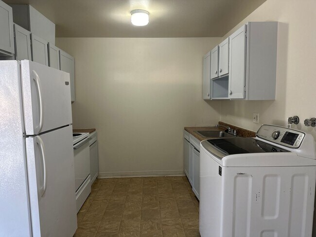 Foto del edificio - Clean 2 bedroom Duplex Near UNR