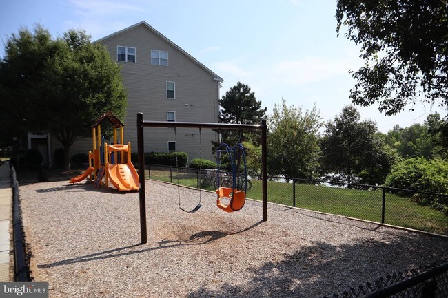 Building Photo - 6575 Grange Ln