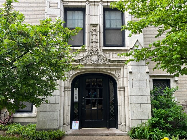 Building Photo - 544 Sheridan Rd