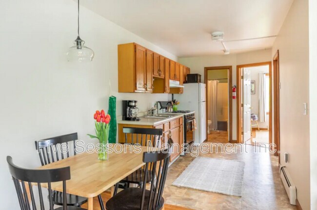 Foto del edificio - 358-360-360 N Winooski Ave