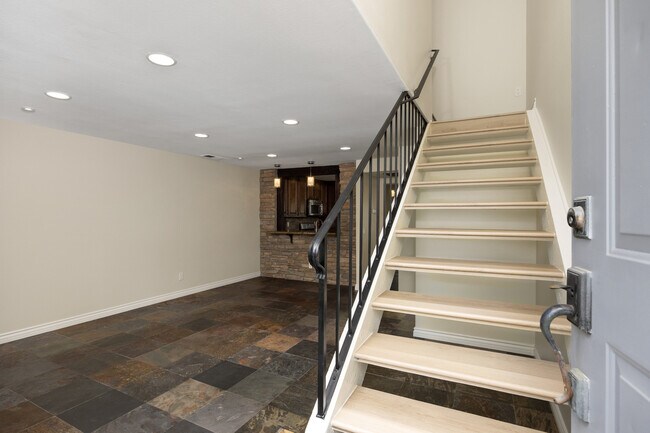 Foto del edificio - 844 Bluebell Ct
