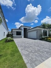 Building Photo - 9421 Tulip Leaf Ct