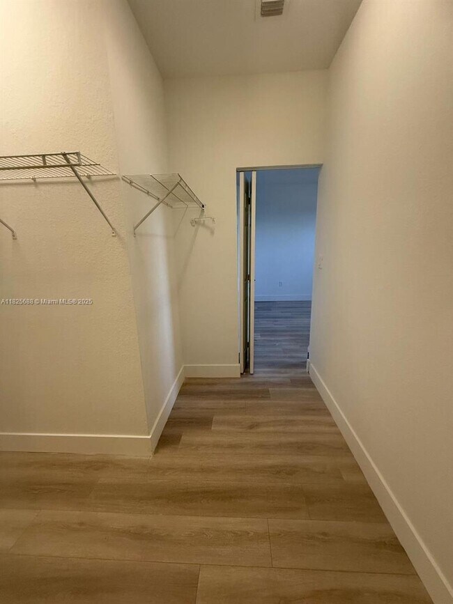 Foto del edificio - 3761 SE 1st St