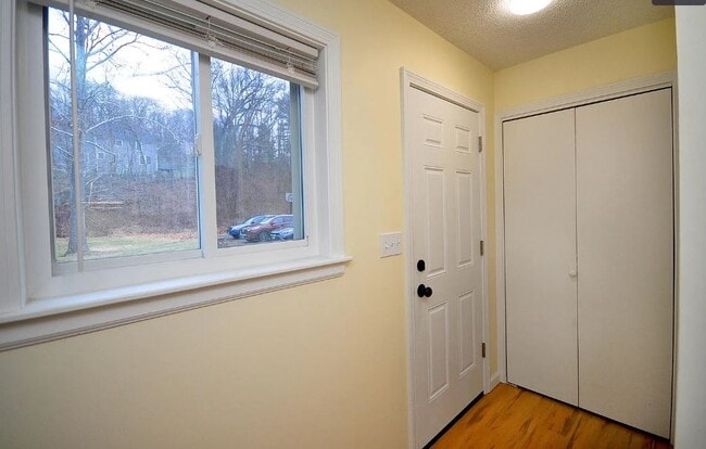 Foto del edificio - 1700 Farmington Ave