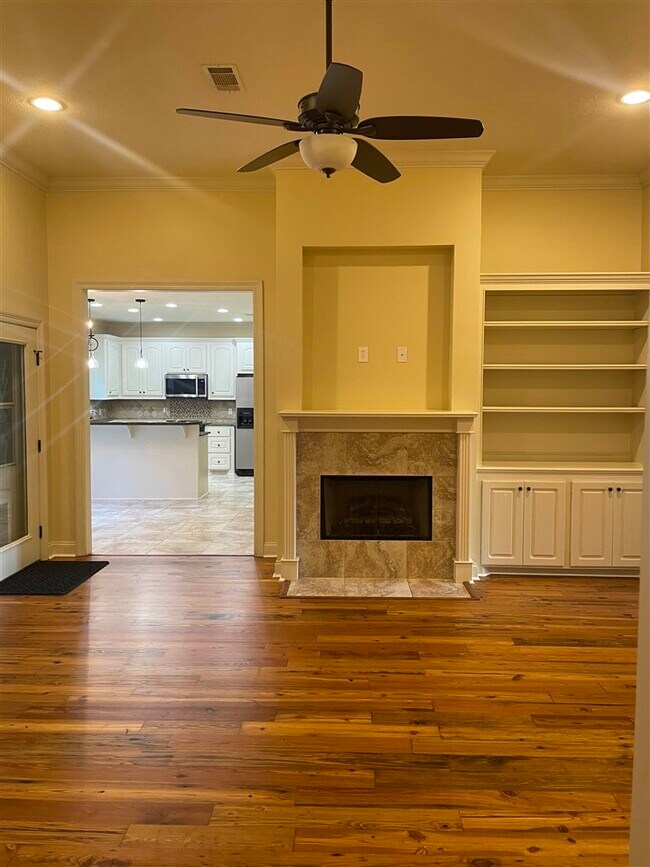 Building Photo - 462 Pinebrook Cir