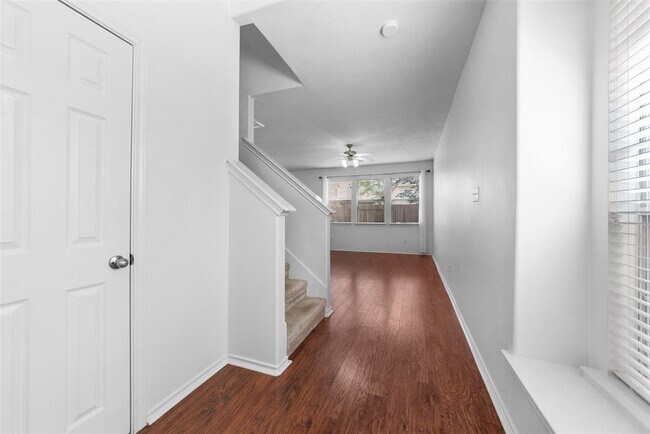Foto del edificio - 12471 Saratoga Woods Ln