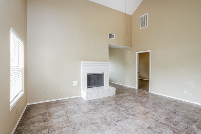 Foto del edificio - 6042 Beaconridge Dr