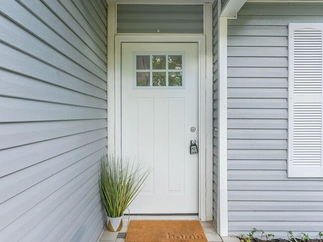 Foto del edificio - 1053 Emerald Ln