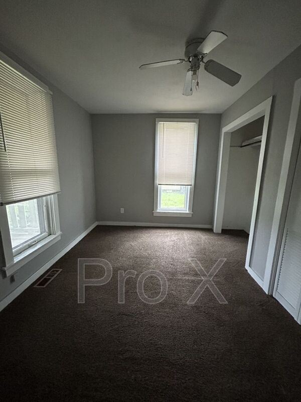 Building Photo - 406 S Joplin St