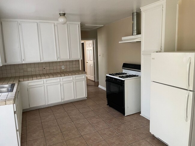 Building Photo - 255 Palmyra St