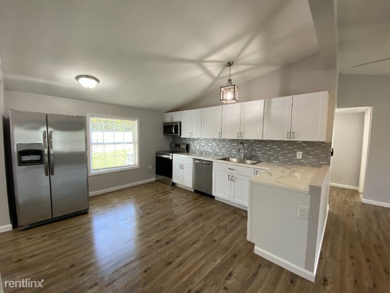 Primary Photo - 3 br, 2 bath House - 10 Little League Rd