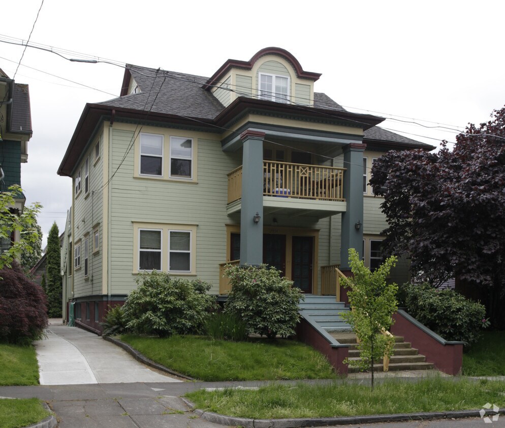Primary Photo - 2934 NE Couch St