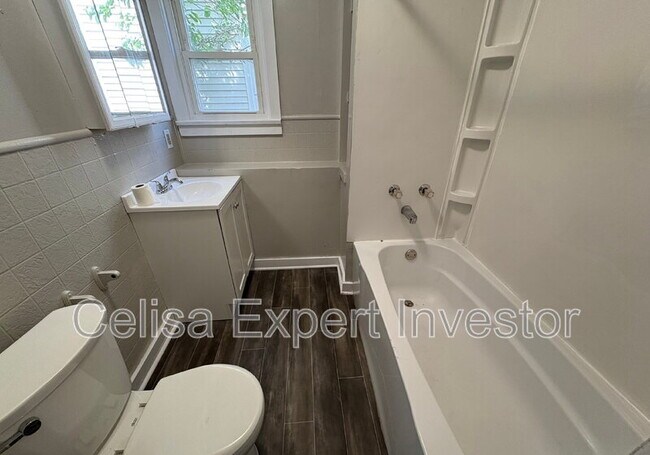Foto del edificio - 411 Archer Ave