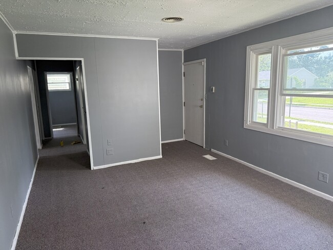 Building Photo - 1052 Duxberry Ave