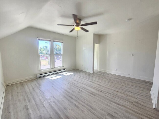 Building Photo - 1028 W Sinto Ave