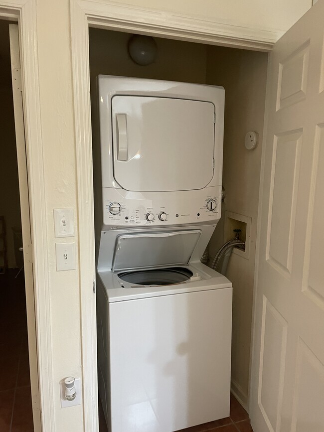 In unit washer and dryer - 2108 Pine Heights Dr NE