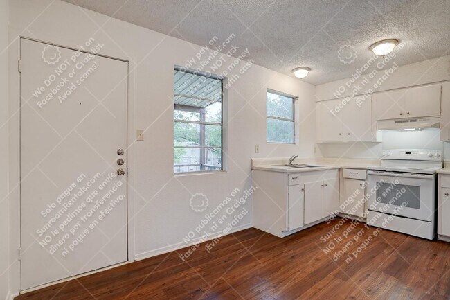 Building Photo - 748 Old Martindale Rd