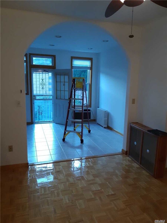 Foto del edificio - 71-08 64th St