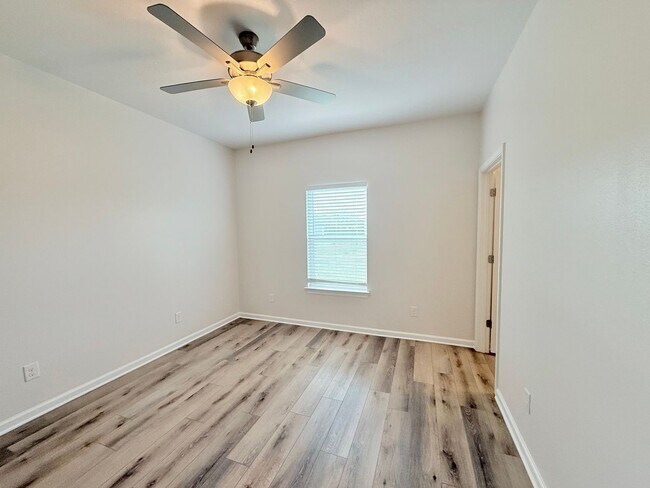 Foto del edificio - Spacious 2-Bedroom Duplex