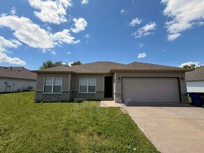 Building Photo - 1604 Prier Ln