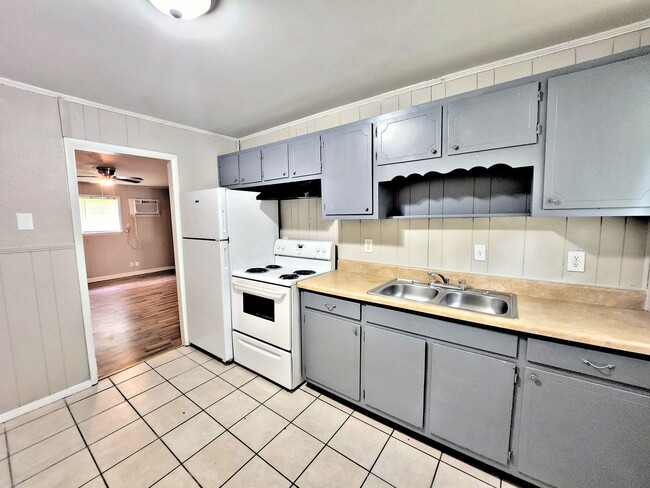 Building Photo - 4106 Broyles Ave SW