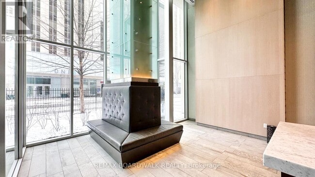 Building Photo - 40 Nepean St