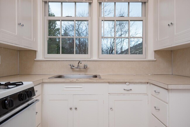 Foto del edificio - 5440 NE Sandycrest Terrace