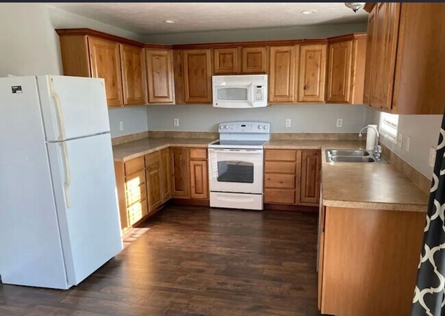 Foto del edificio - Single Family 2-Bed, 1-Bath country home o...