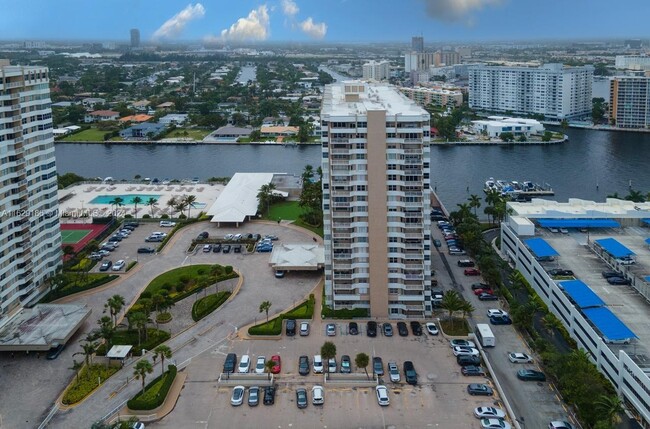 Foto del edificio - 1965 S Ocean Dr