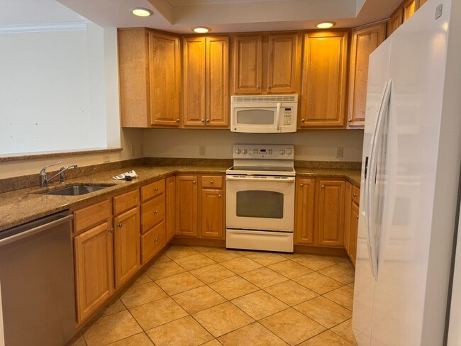 Building Photo - 3 Bedroom Condo in Hanover