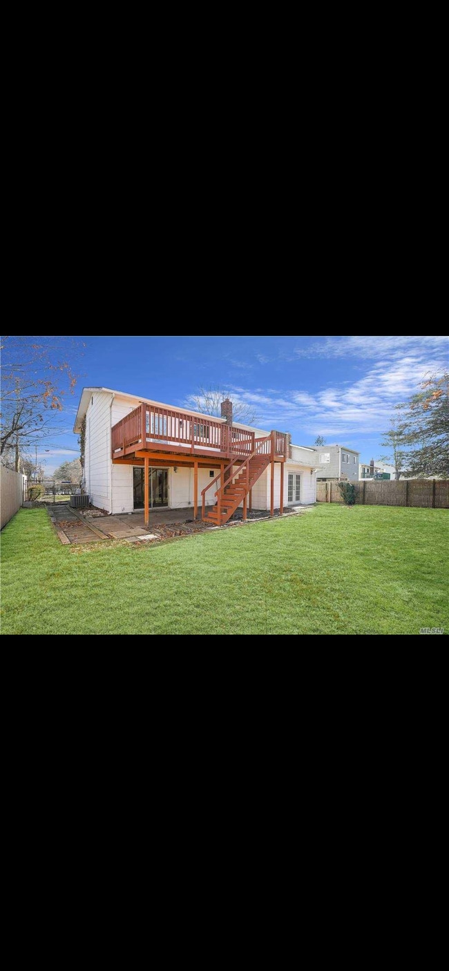 Building Photo - 756 Bohemia Pkwy