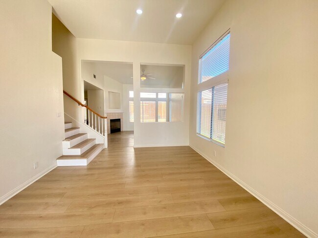 Foto del edificio - Beautiful 3-Bedroom Home in Gated Camarill...
