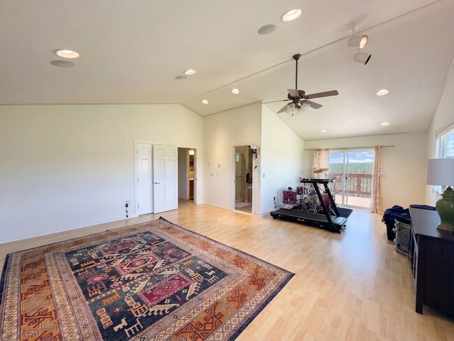 Building Photo - Foxtail Pines! 5 acres! Open floor plan!