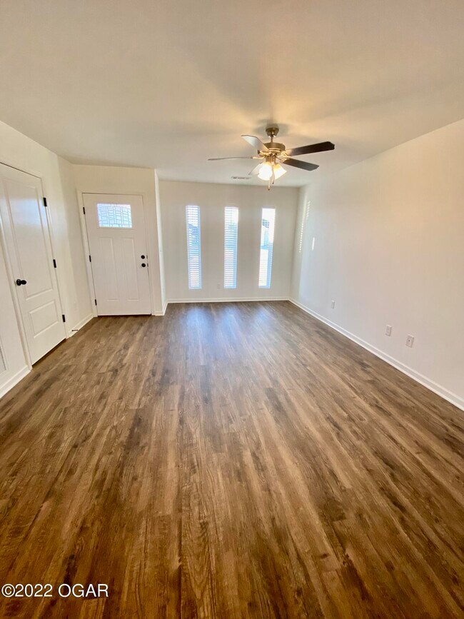 Building Photo - 325 Eagle Edge Dr