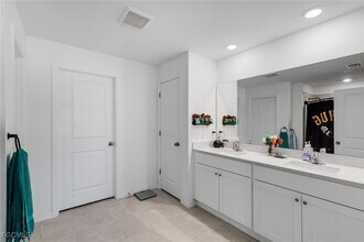 Building Photo - 3856 Treasure Oak Wy