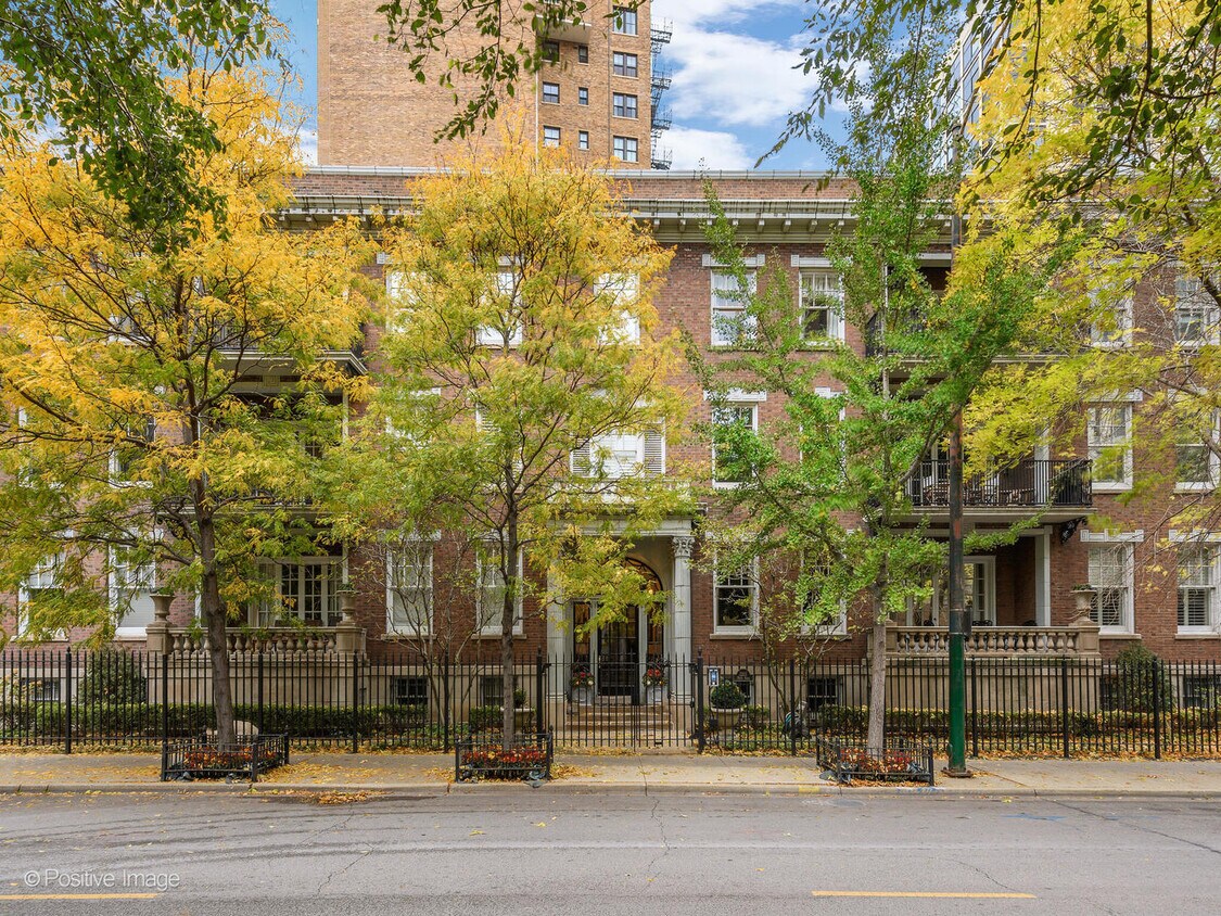 Primary Photo - 1201 N Astor St