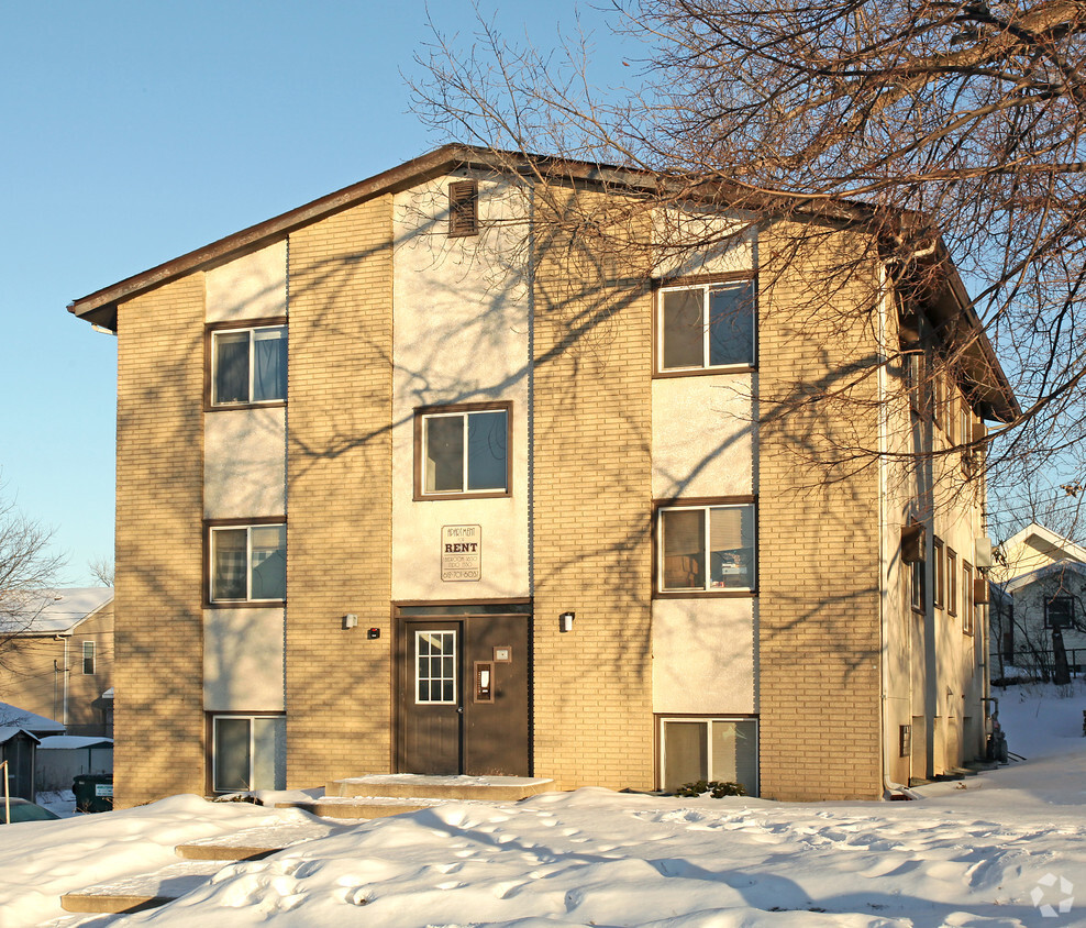 Primary Photo - Cayuga Apartments